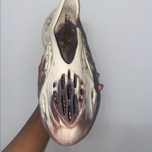 Yezzy Foam Runners “ MX Cream Clay “ - Picture 2 of 4